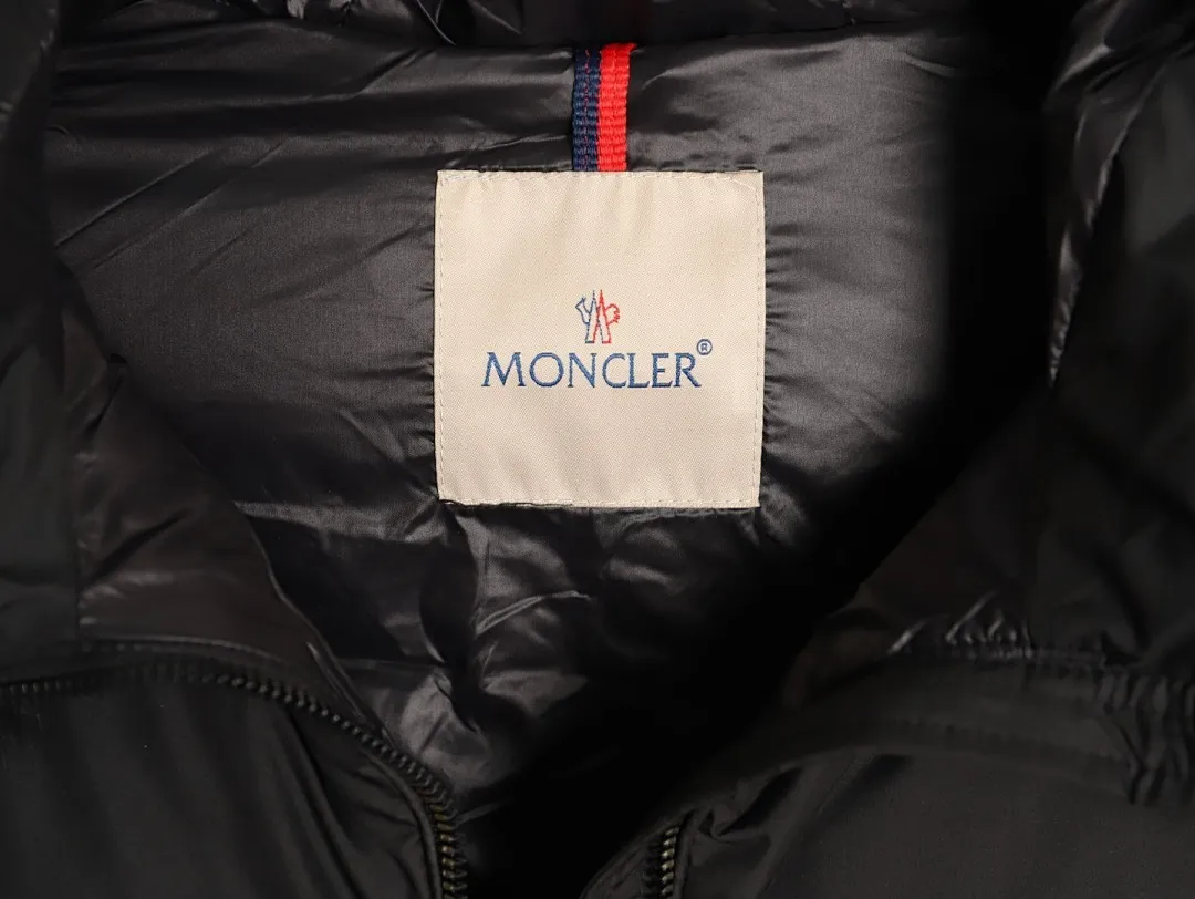Moncler 蒙口 FW25 Laichefur纯色连帽短款羽绒服夹克外套
