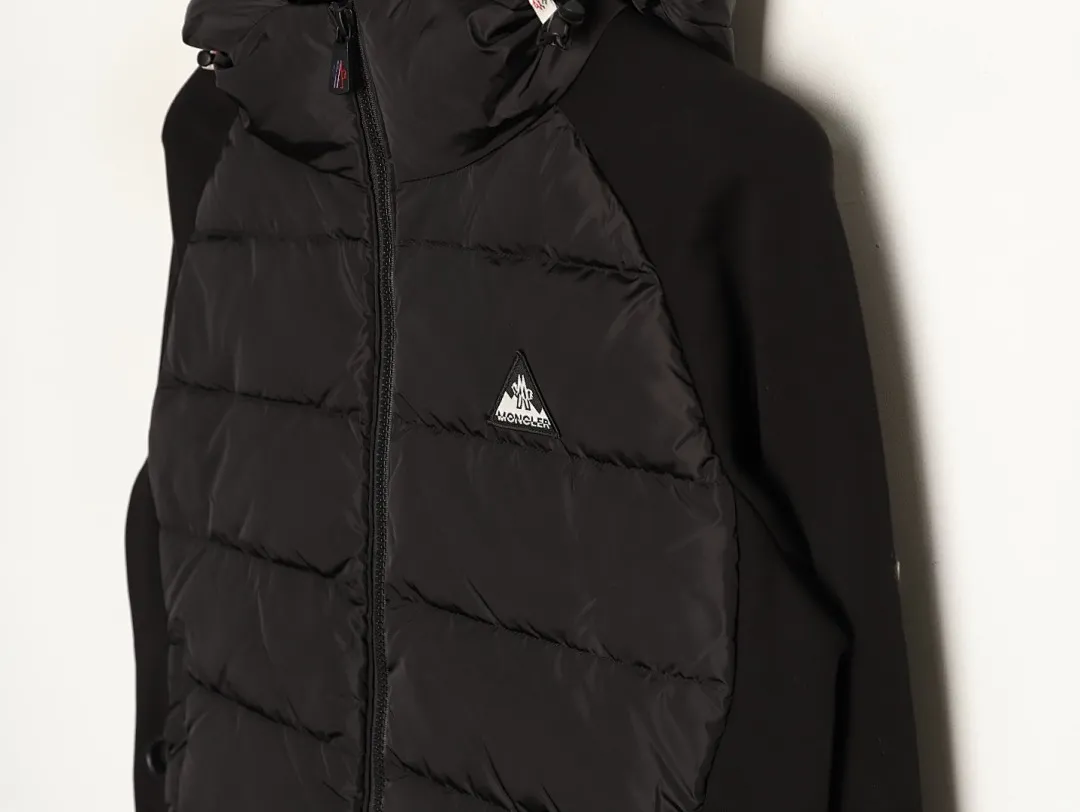 MONCLER蒙口MC 三角标梭织拼接连帽羽绒服
