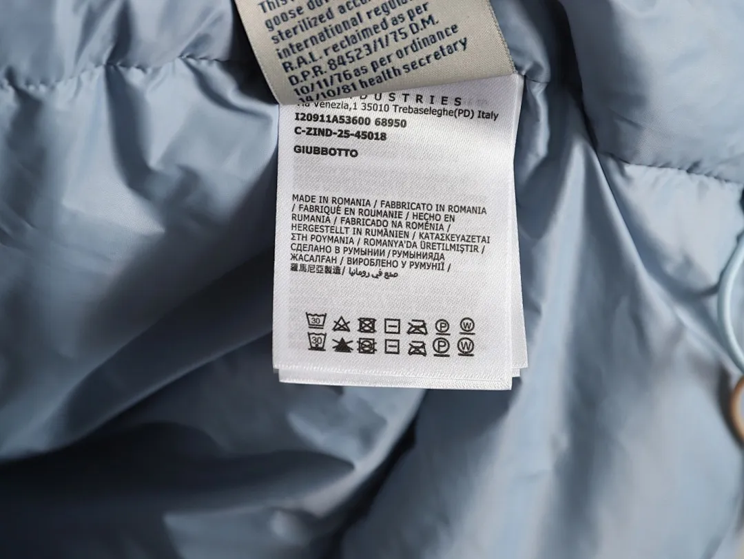 Moncler 蒙口 Mon Citala 简约立领大标羽绒服