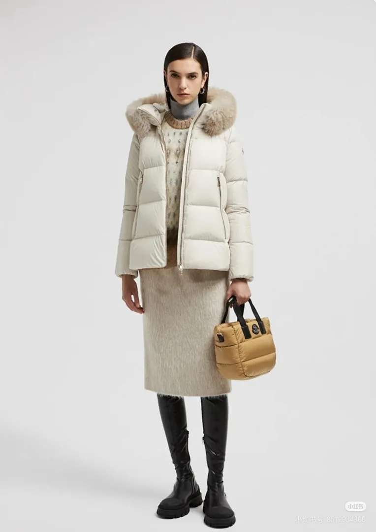 Moncler 蒙口 FW25 Laichefur纯色连帽短款羽绒服夹克外套