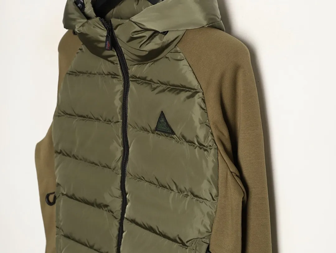 MONCLER蒙口MC 三角标梭织拼接连帽羽绒服