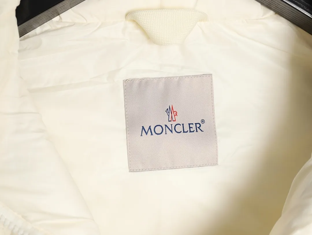Moncler Alma 蒙口大标羽绒马甲