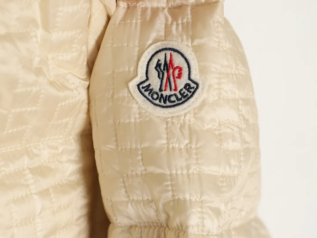 Moncler/蒙口 25Fw 几何绗缝连帽羽绒服