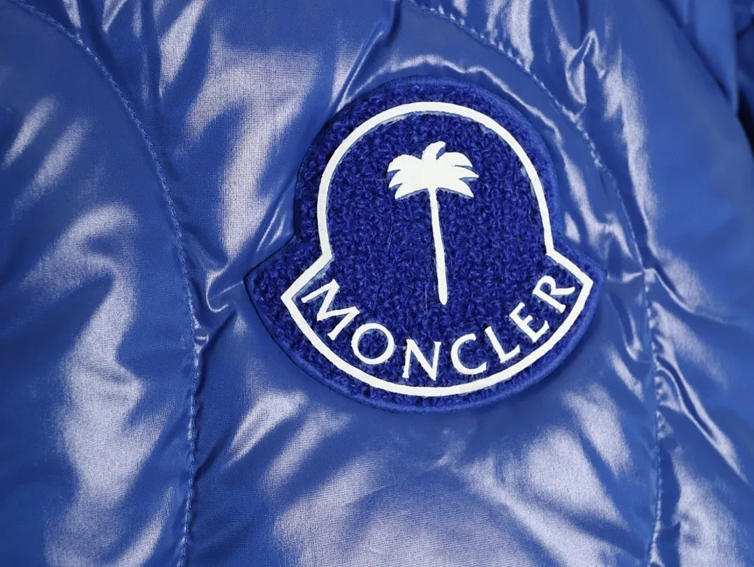 Moncler x Palm angels 联名款 Haunani 系列纯色高领宽松立领羽绒服