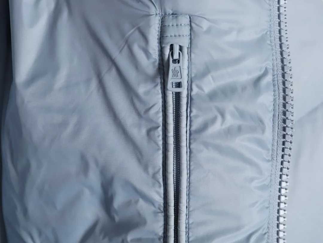 Moncler 蒙口 Mon Citala 简约立领大标羽绒服