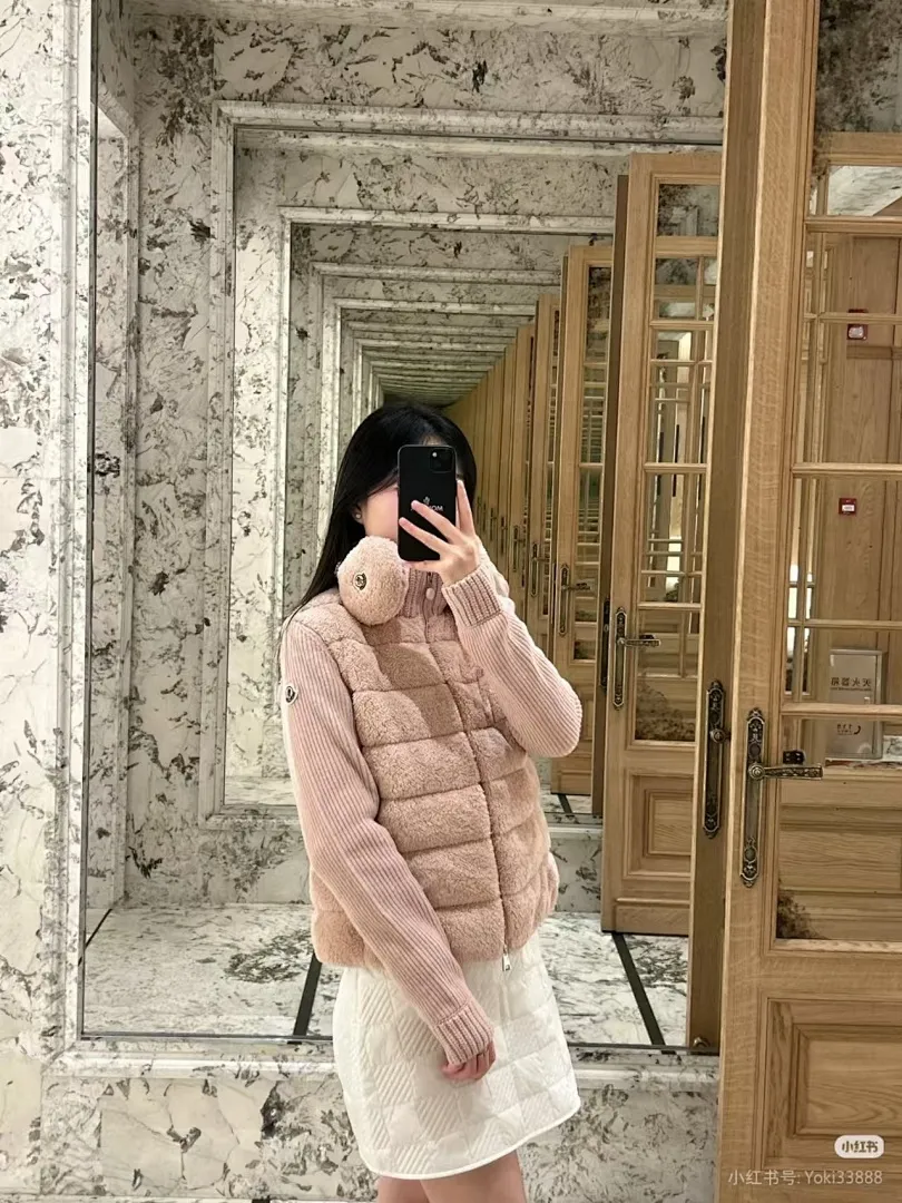 Moncler 蒙口女款羊羔毛拼接羽绒服