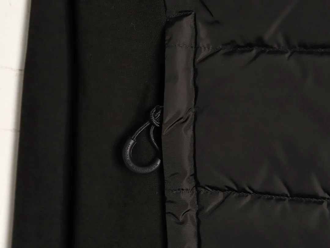 MONCLER蒙口MC 三角标梭织拼接连帽羽绒服