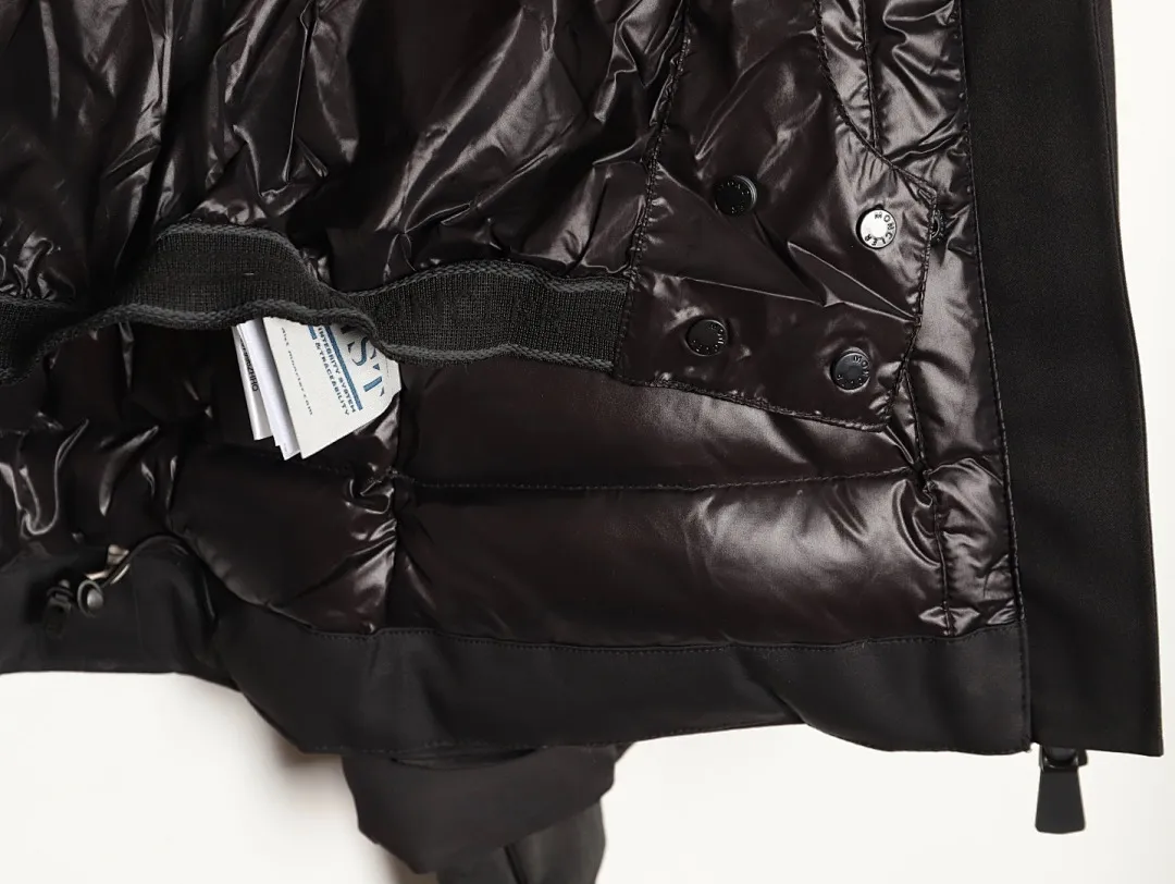 Moncler 蒙口 Bauges披肩连帽狐狸毛领羽绒服