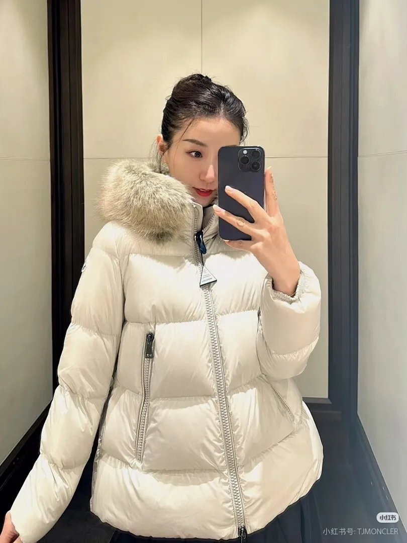 Moncler 蒙口 FW25 Laichefur纯色连帽短款羽绒服夹克外套