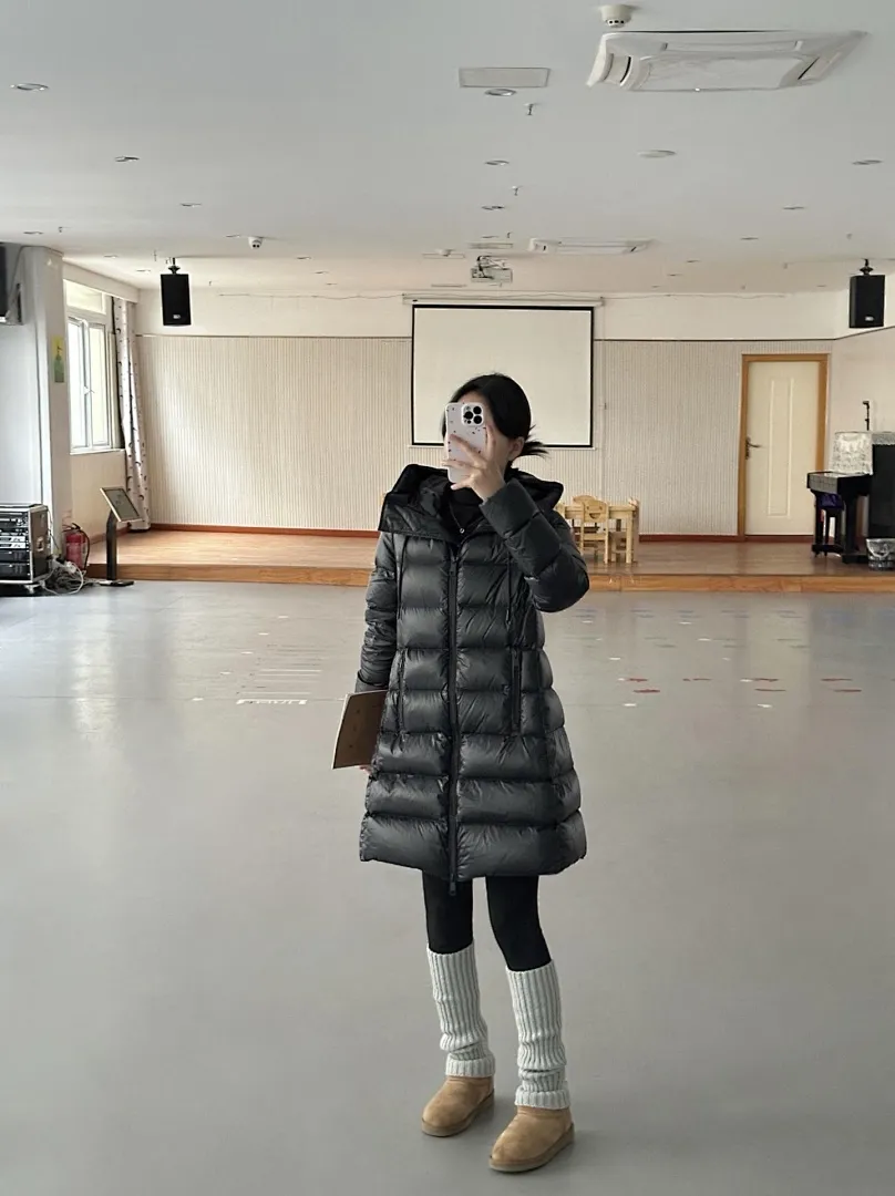 Moncler/蒙口 Baby娃娃款女士中长款连帽羽绒服
