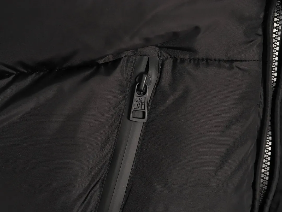 Moncler 蒙口 24ss内里门襟字母绣花羽绒服