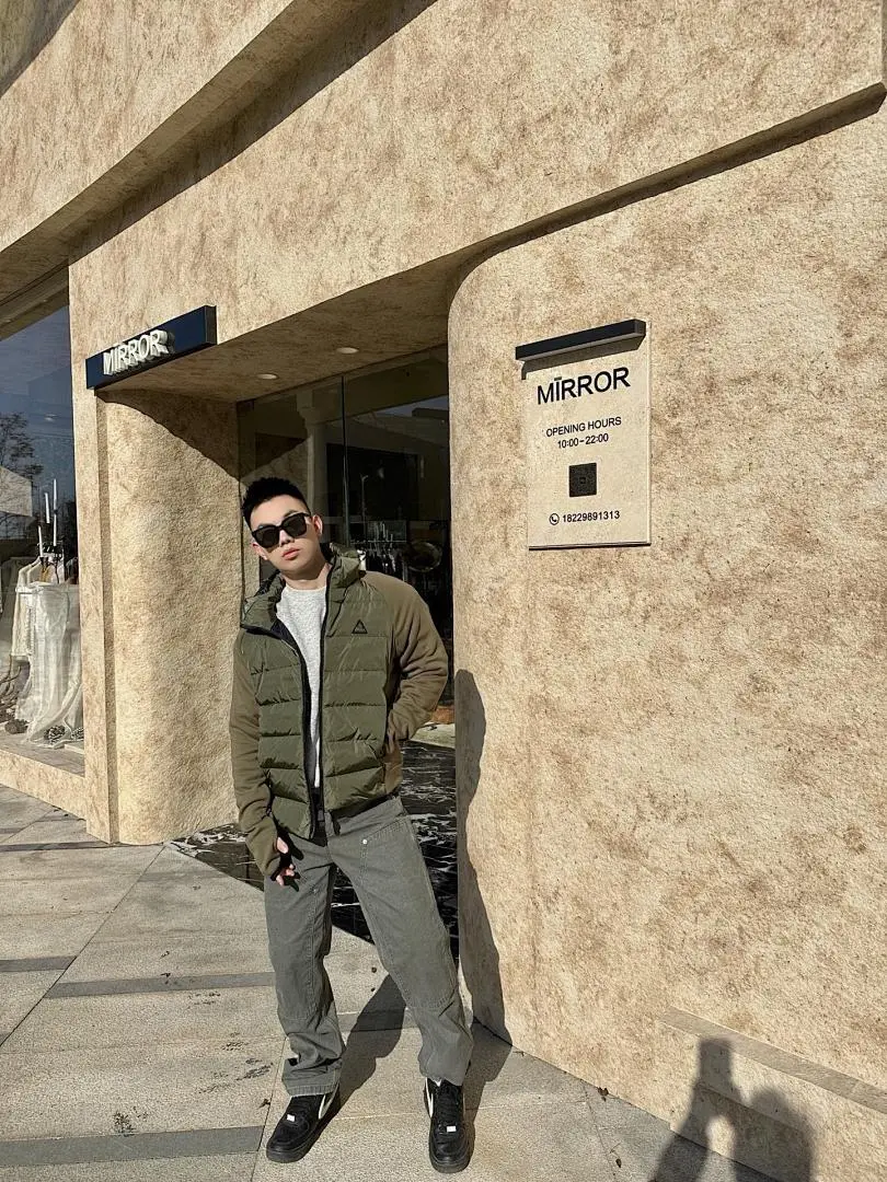 MONCLER蒙口MC 三角标梭织拼接连帽羽绒服