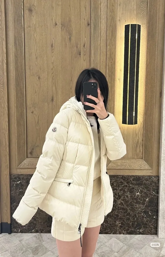 Moncler 蒙口 Avoce 鱼骨束腰女款羽绒服