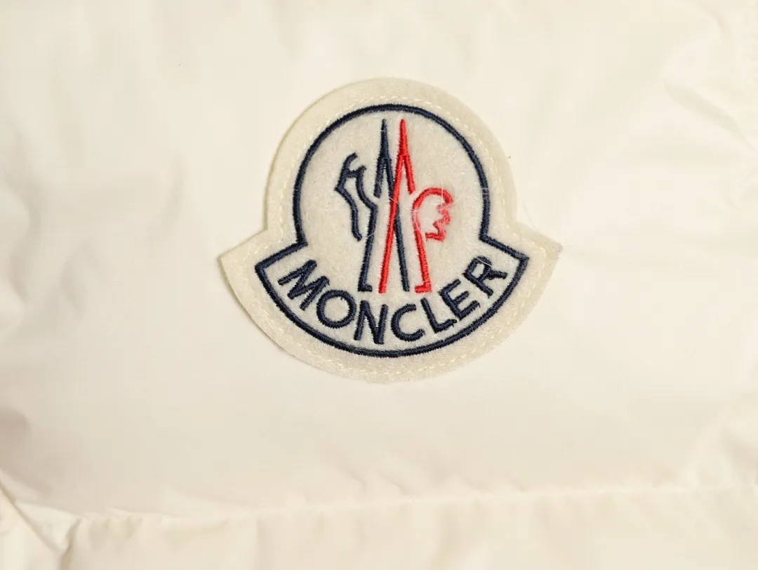 Moncler Alma 蒙口大标羽绒马甲