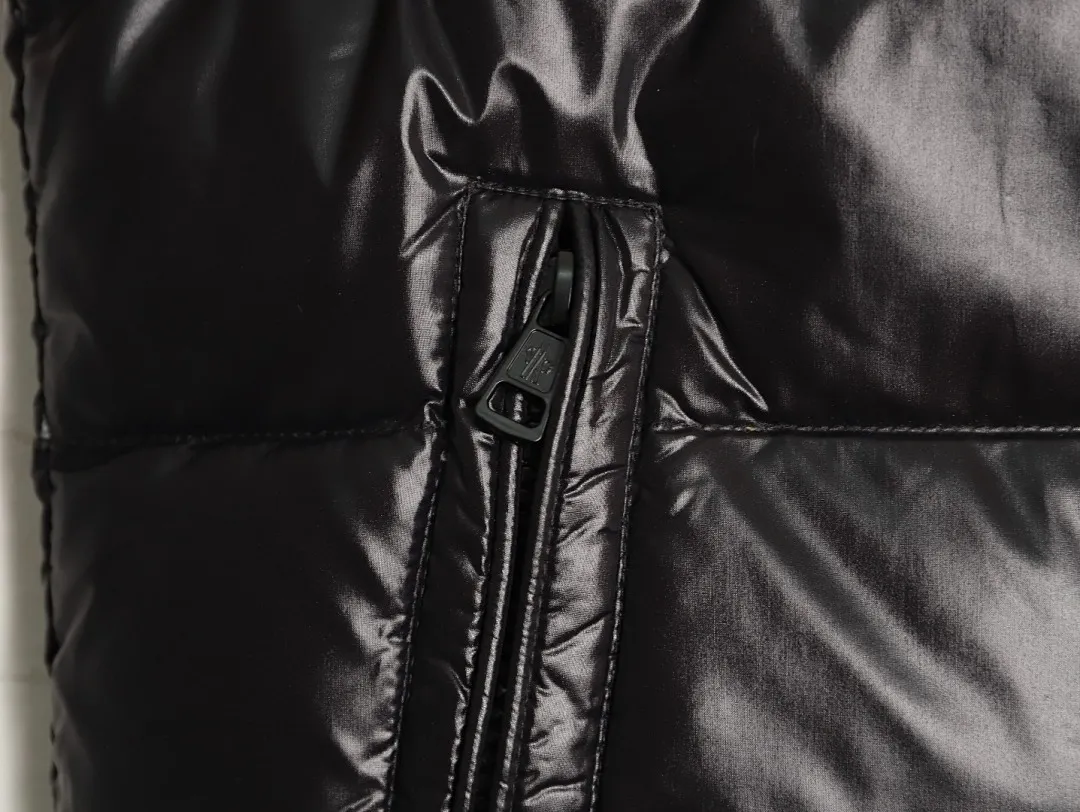 Moncler 蒙口 黑绿羽绒马甲