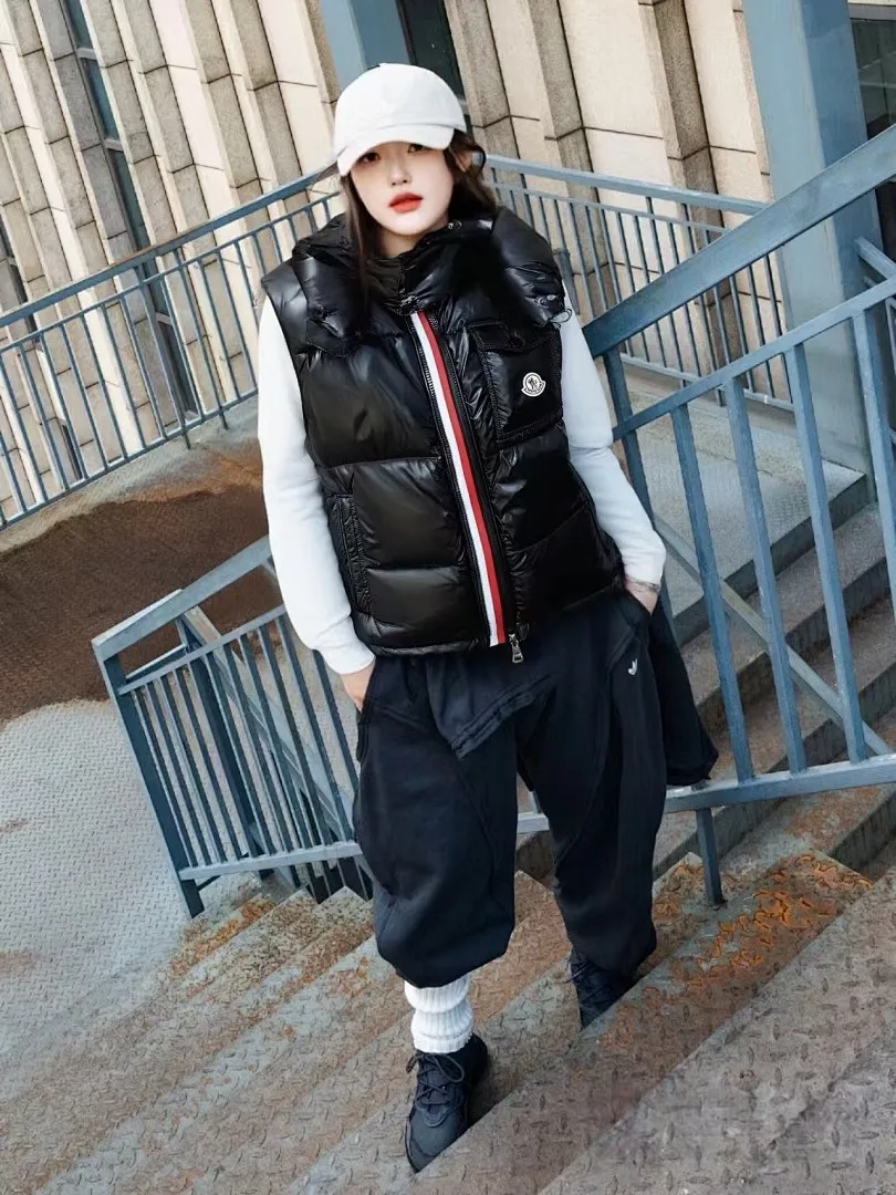 Moncler 蒙口 彩虹织带拉链连帽羽绒马甲