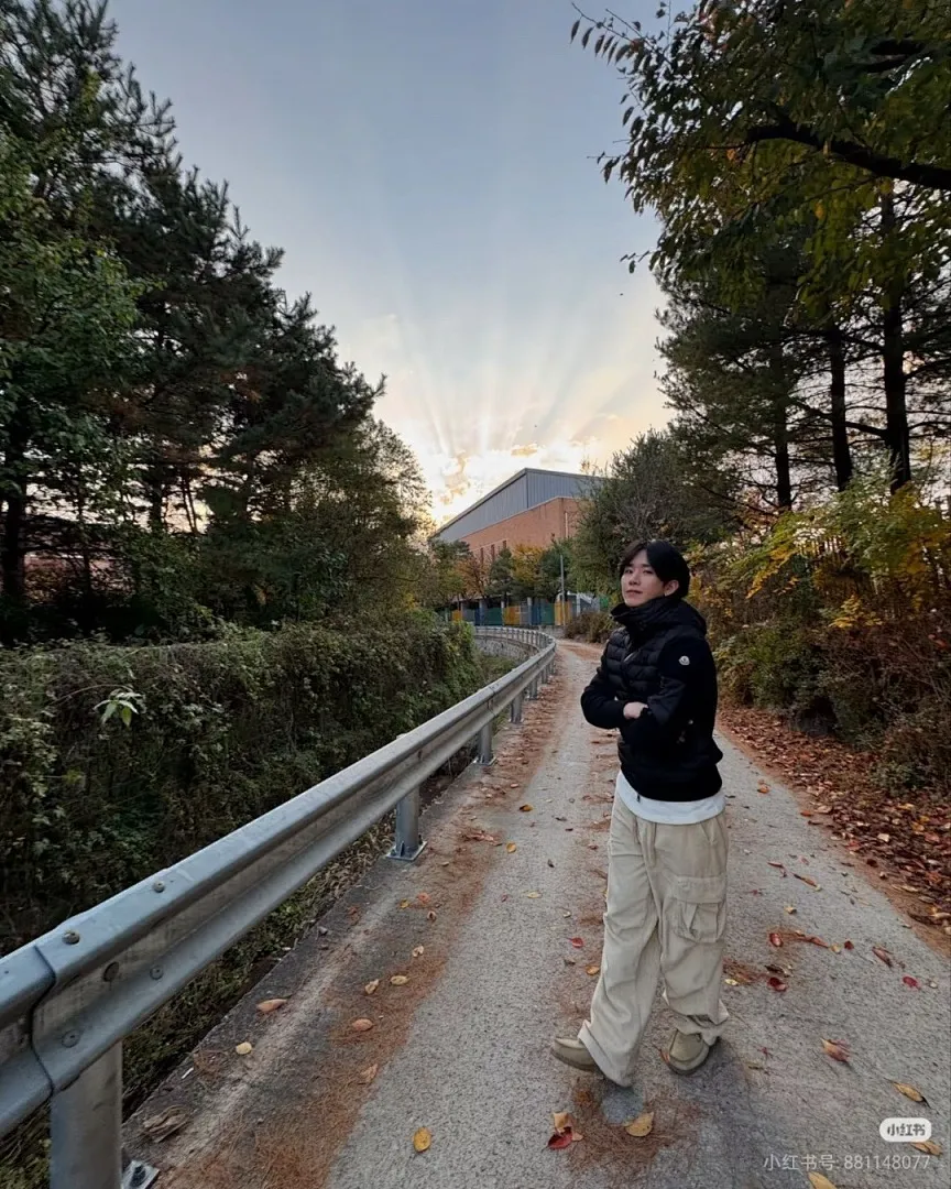 Moncler蒙口24s新款袖子拼接针织连帽轻薄羽绒服外套