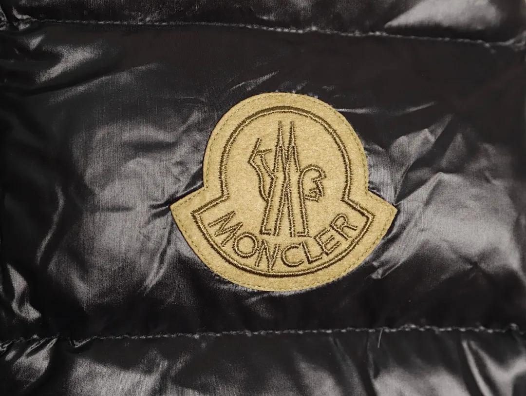 Moncler 蒙口 黑绿羽绒马甲