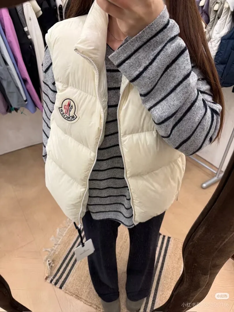 Moncler Alma 蒙口大标羽绒马甲