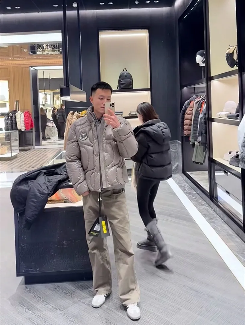 Moncler x Palm angels 联名款 Haunani 系列纯色高领宽松立领羽绒服