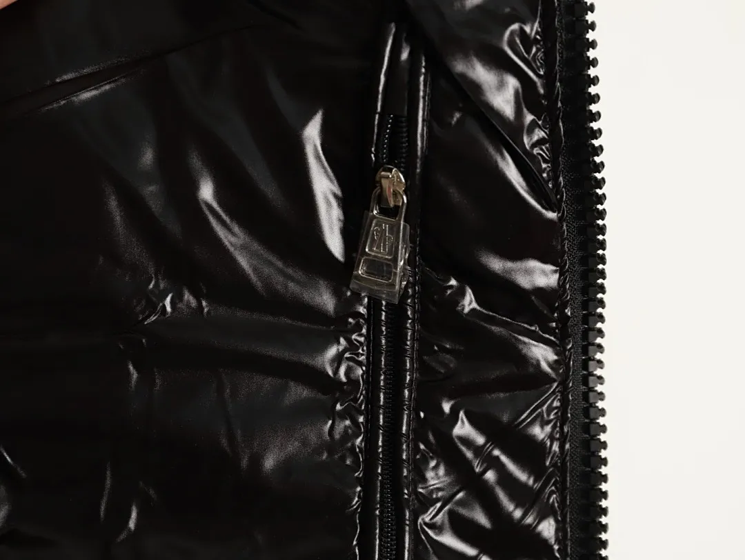 Moncler 蒙口 彩虹织带拉链连帽羽绒马甲