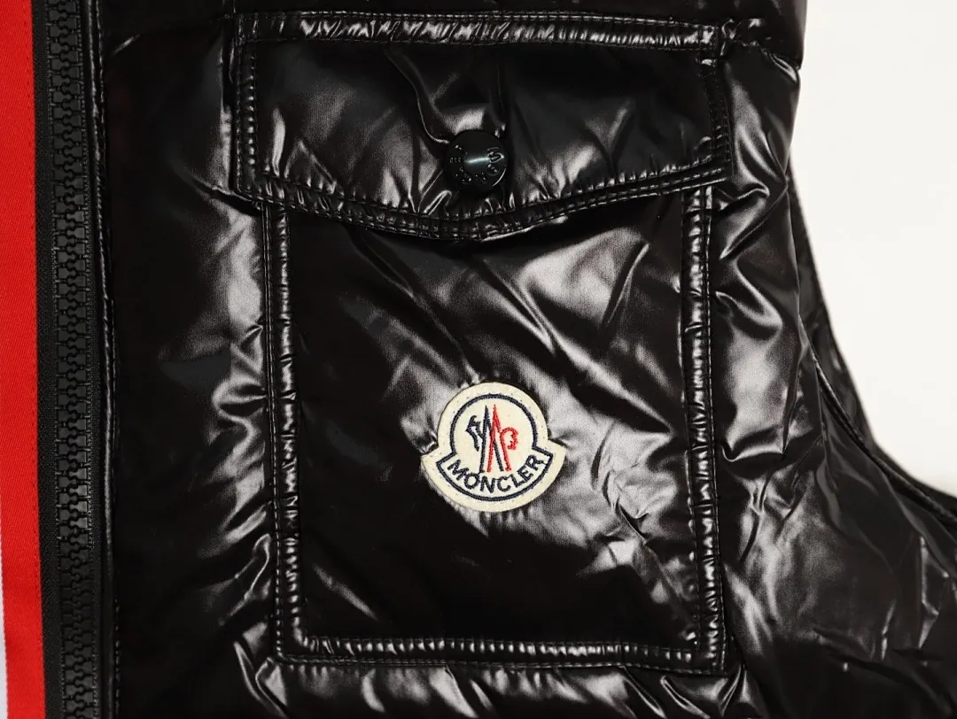 Moncler 蒙口 彩虹织带拉链连帽羽绒马甲