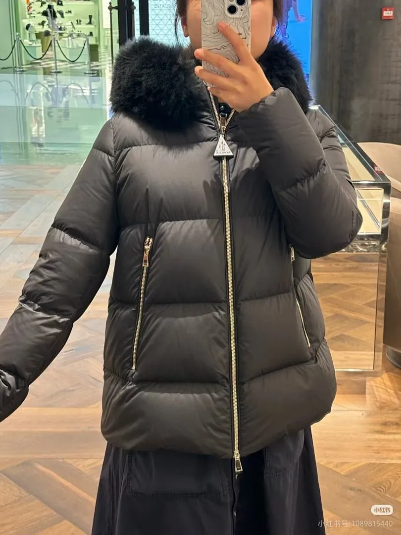 Moncler 蒙口 FW25 Laichefur纯色连帽短款羽绒服夹克外套