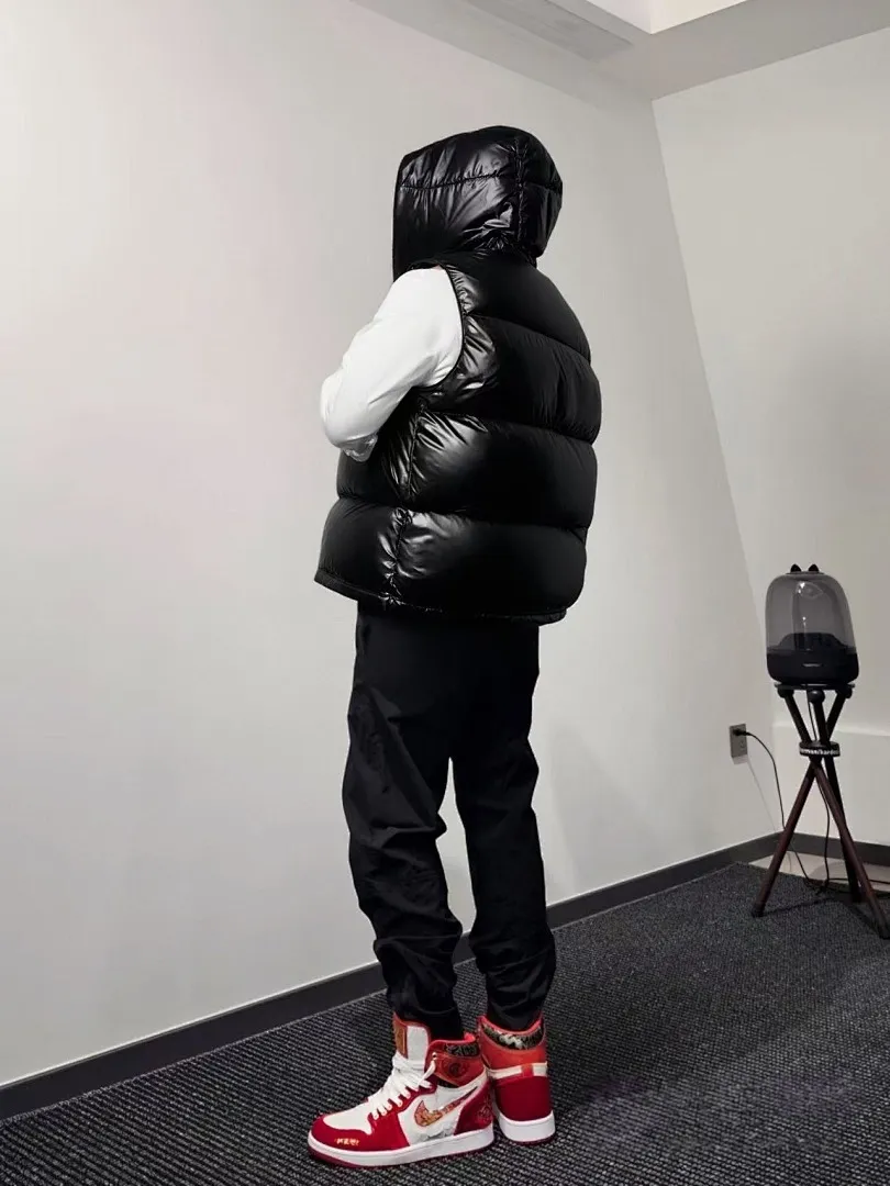 Moncler 蒙口 彩虹织带拉链连帽羽绒马甲