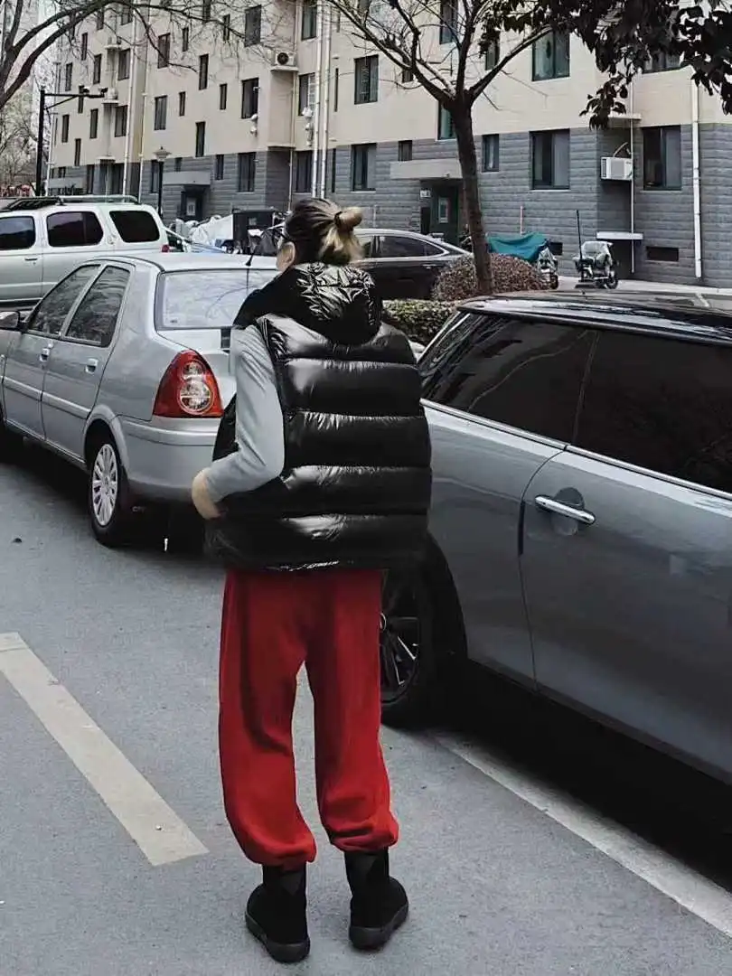 Moncler 蒙口 彩虹织带拉链连帽羽绒马甲