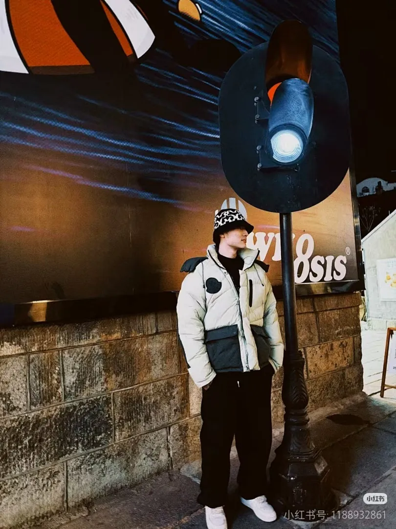 MONCLER GENIUSx菲董 联名款 FW23 拼接防水尼龙缝线连帽短款羽绒服