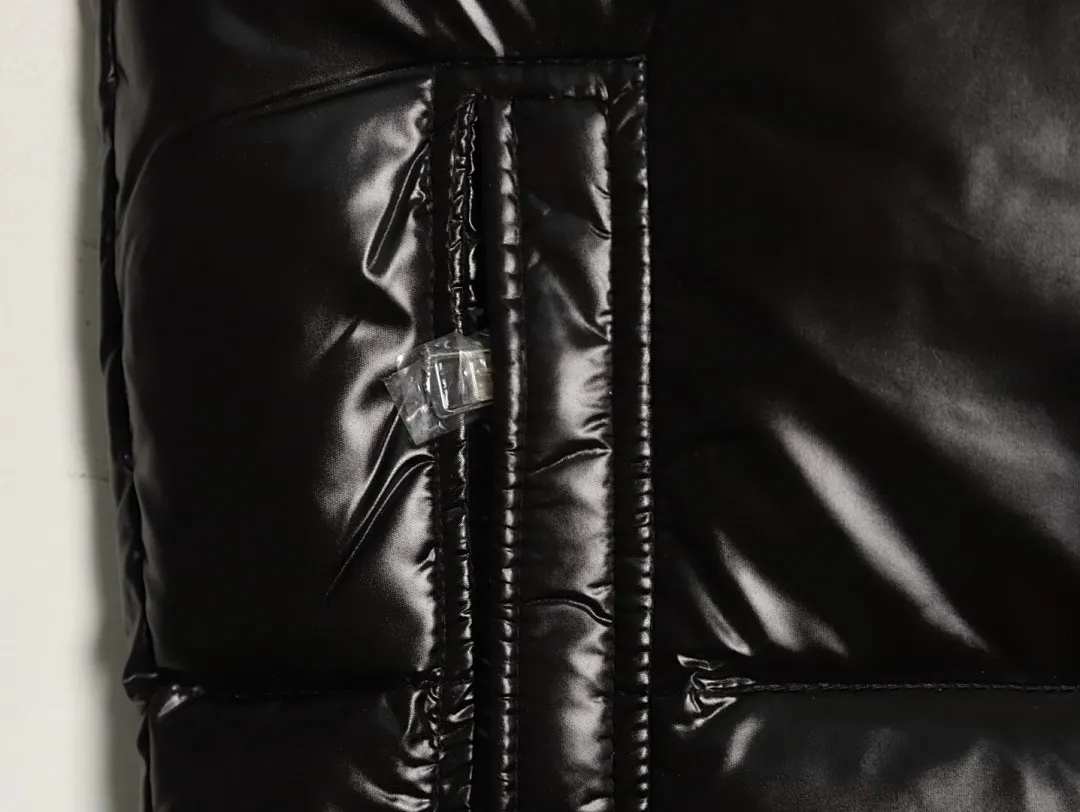 Moncler 蒙口 彩虹织带拉链连帽羽绒马甲