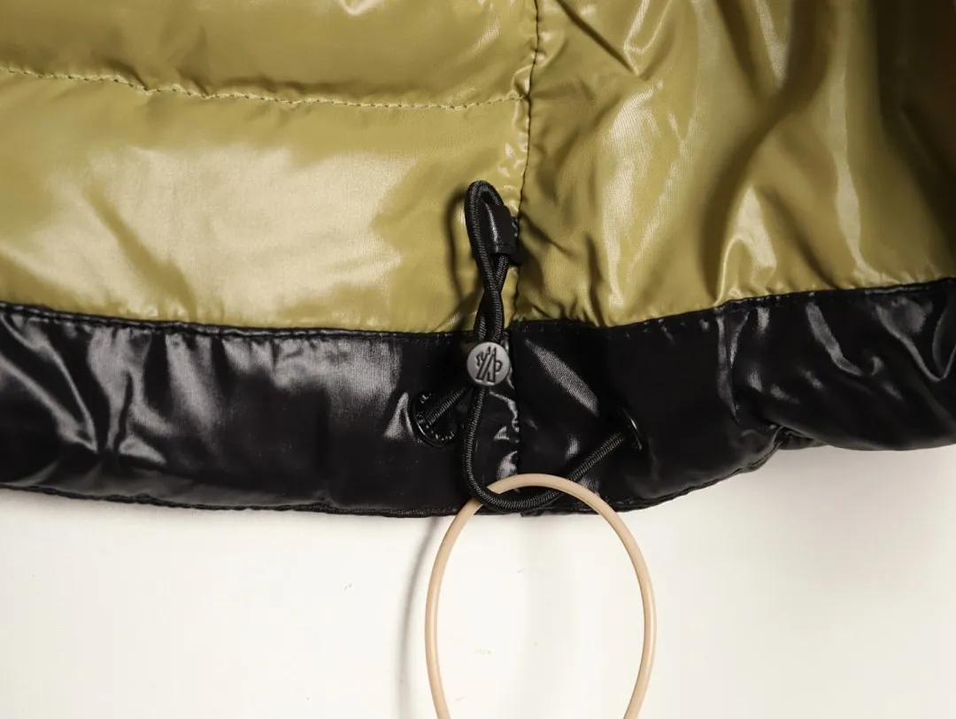 Moncler 蒙口 黑绿羽绒马甲