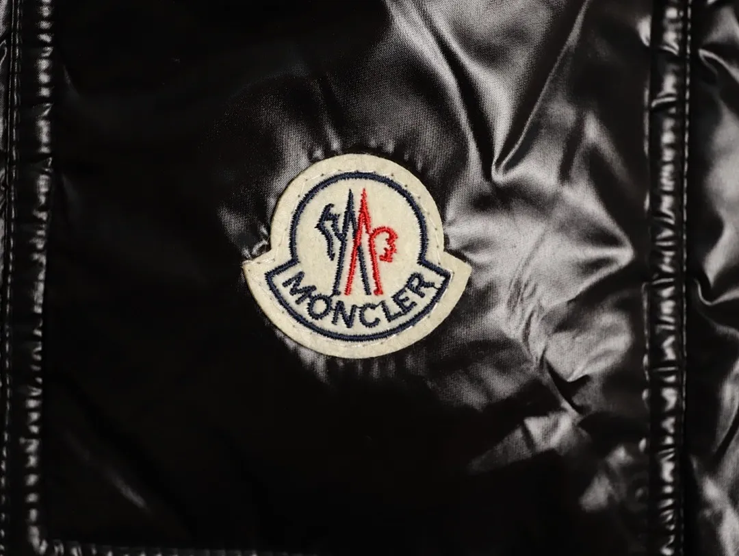 Moncler 蒙口 彩虹织带拉链连帽羽绒马甲