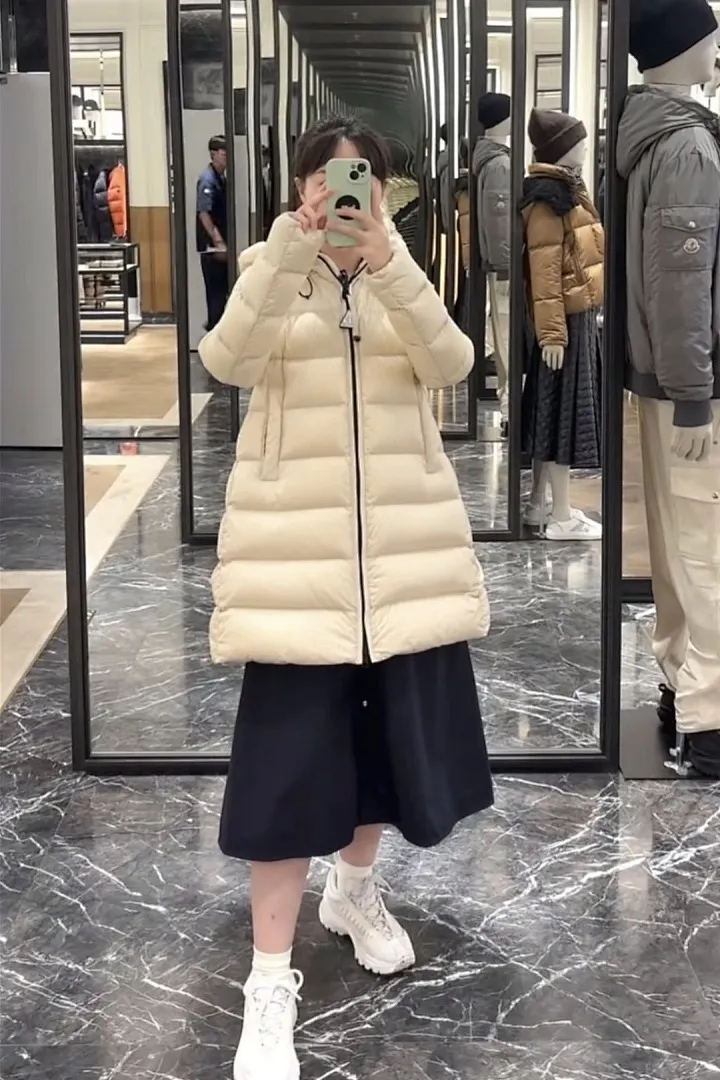 Moncler/蒙口 Baby娃娃款女士中长款连帽羽绒服