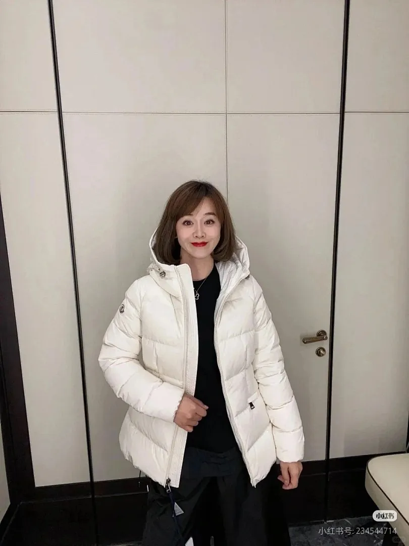 Moncler 蒙口 Avoce 鱼骨束腰女款羽绒服