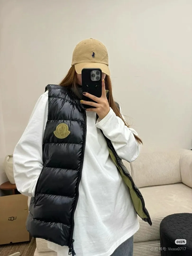 Moncler 蒙口 黑绿羽绒马甲