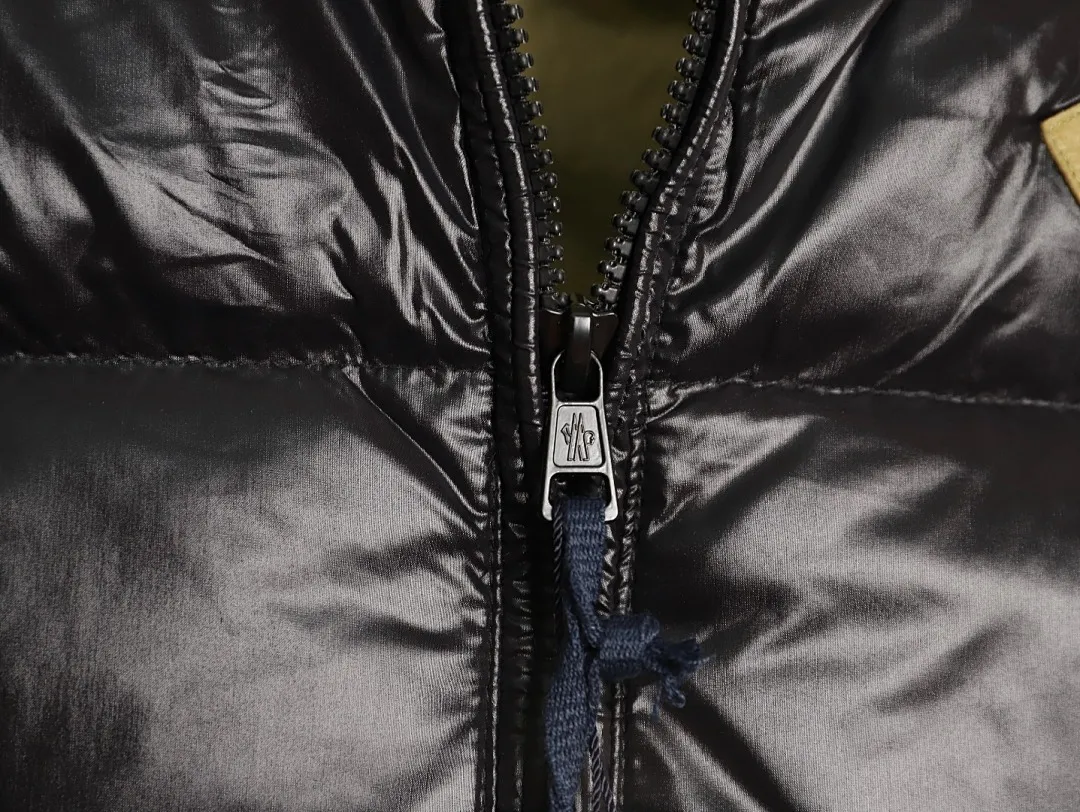 Moncler 蒙口 黑绿羽绒马甲