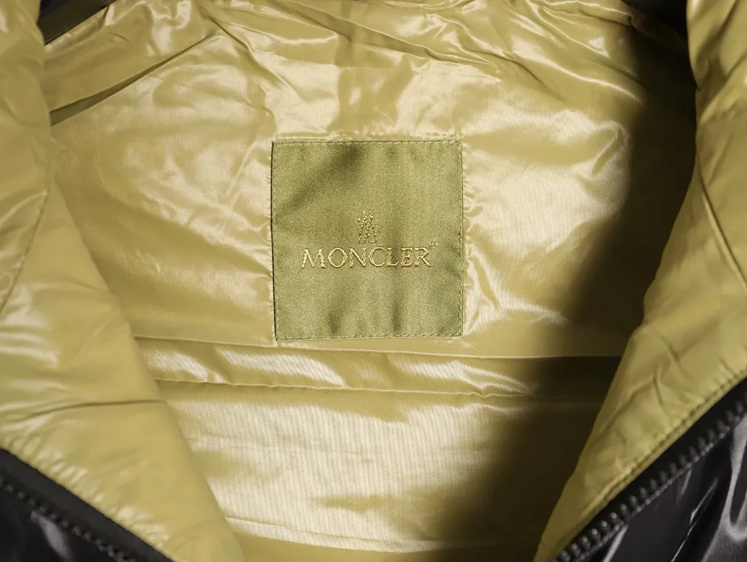 Moncler 蒙口 黑绿羽绒马甲