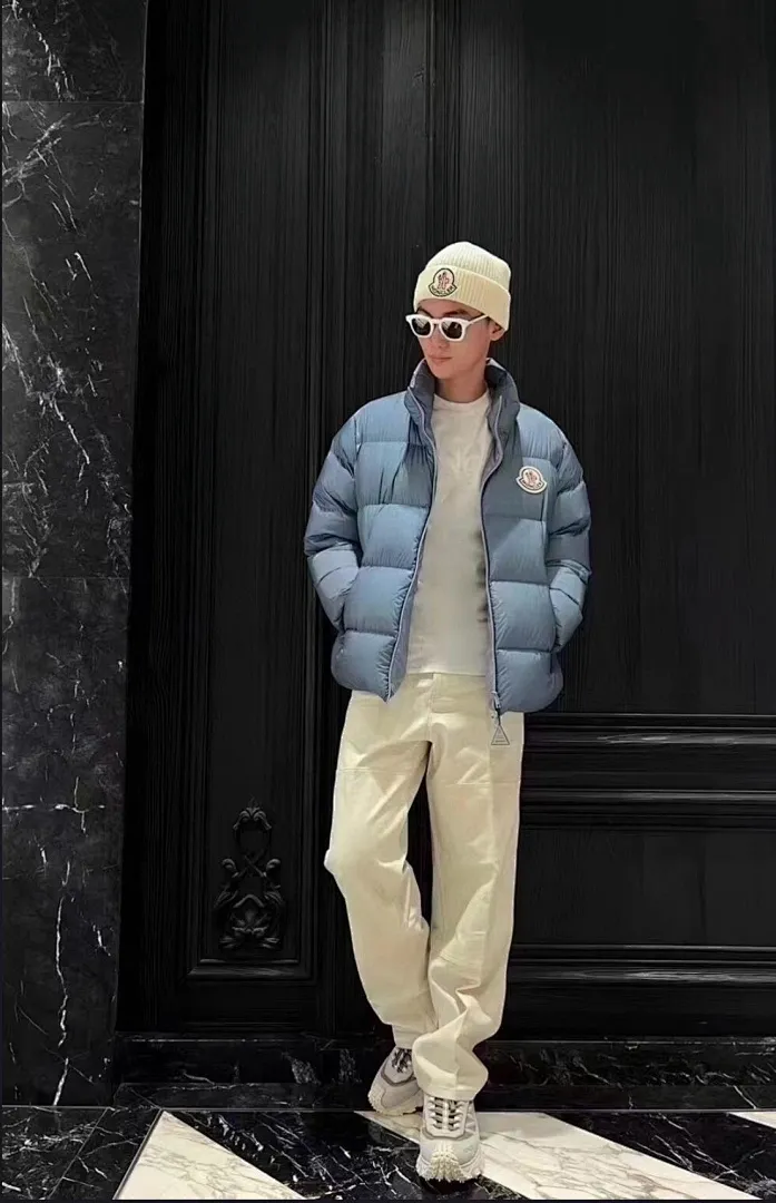 Moncler 蒙口 Mon Citala 简约立领大标羽绒服