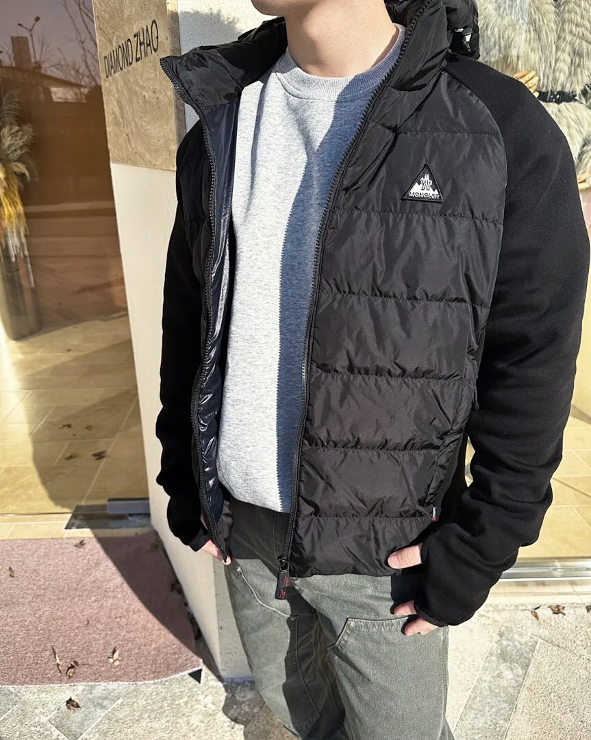 MONCLER蒙口MC 三角标梭织拼接连帽羽绒服