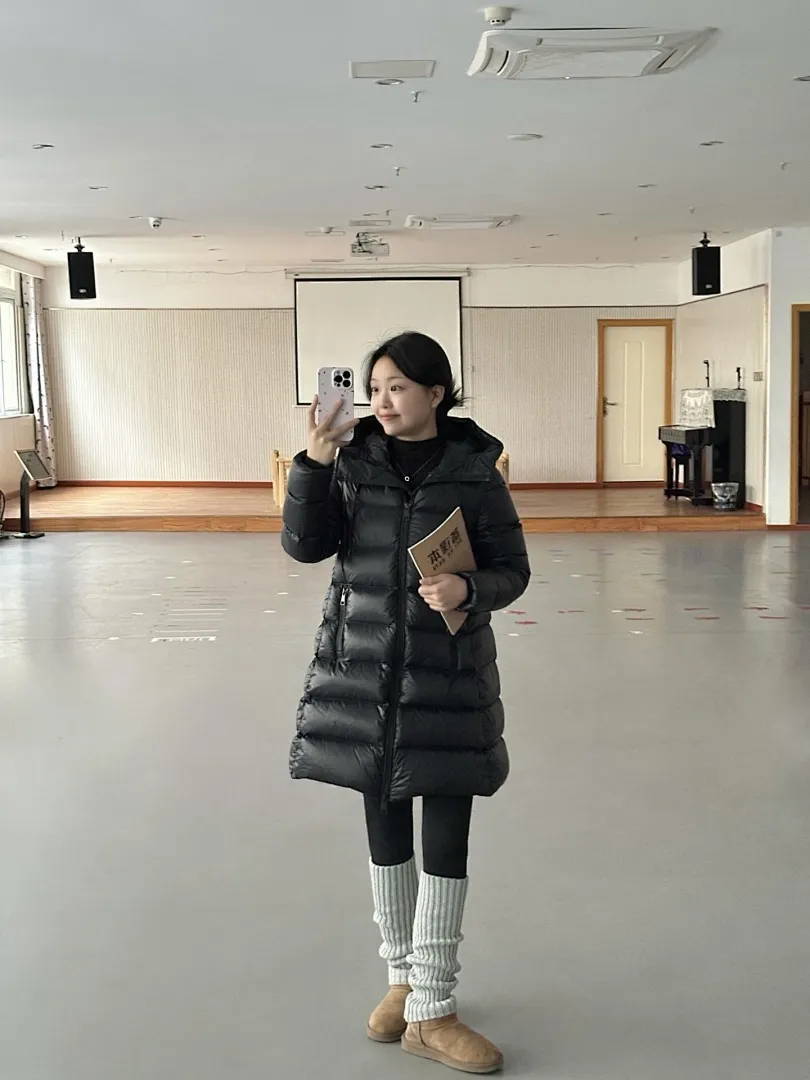 Moncler/蒙口 Baby娃娃款女士中长款连帽羽绒服