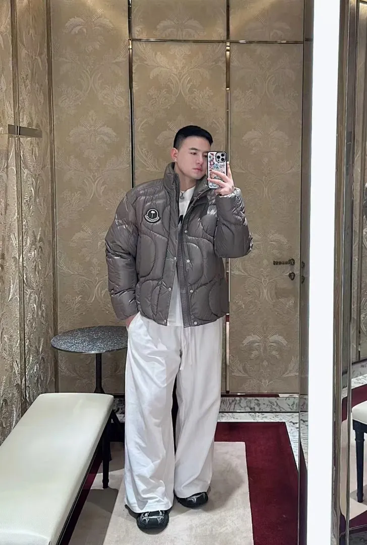 Moncler x Palm angels 联名款 Haunani 系列纯色高领宽松立领羽绒服