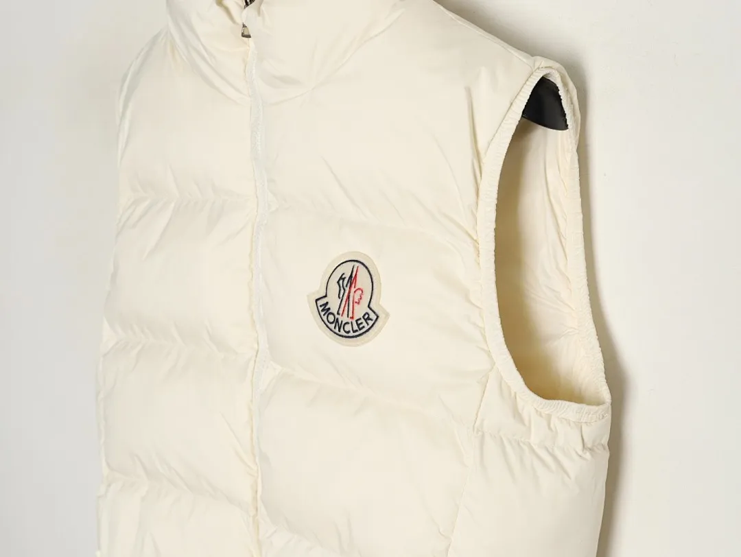 Moncler Alma 蒙口大标羽绒马甲