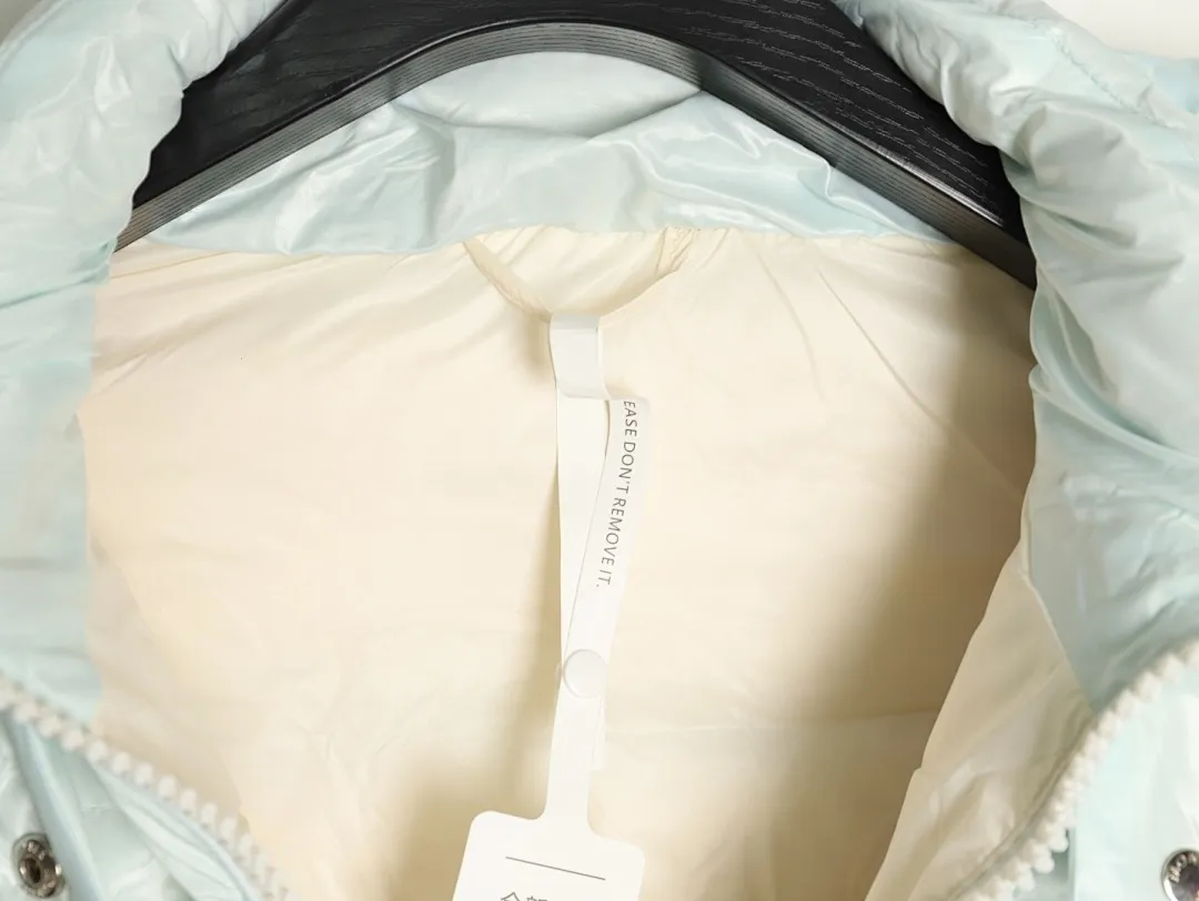 Moncler/蒙口 Andro系列 SS24 ANDRO短款徽标连帽长袖羽绒服