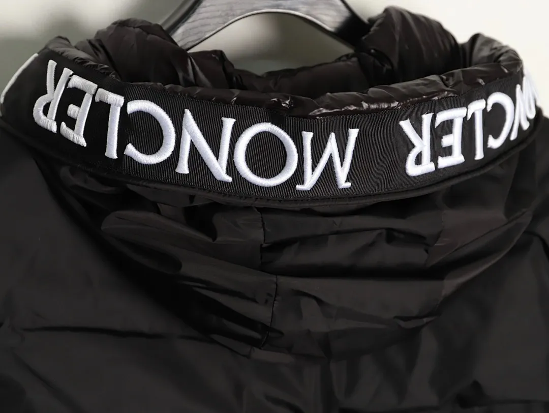 Moncler 蒙口 24ss内里门襟字母绣花羽绒服