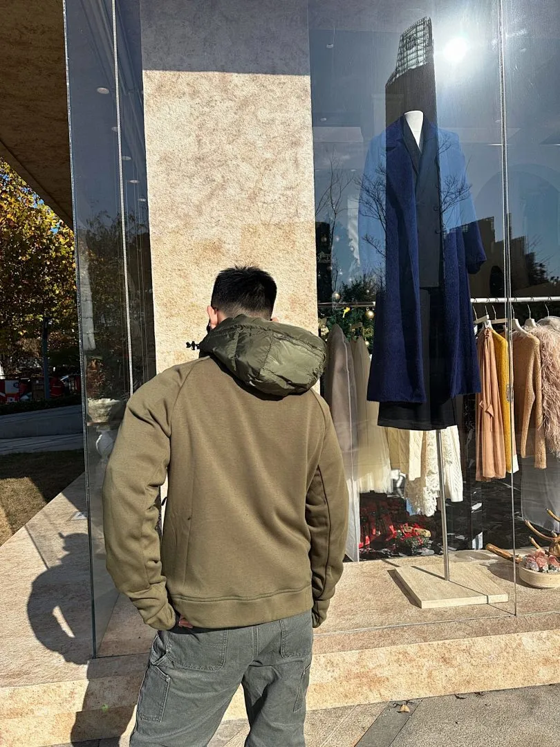 MONCLER蒙口MC 三角标梭织拼接连帽羽绒服