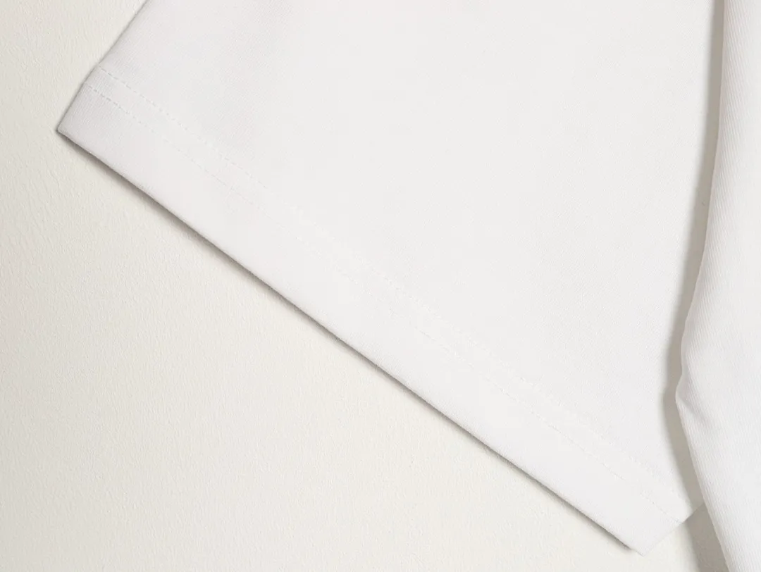 FENDI 芬迪 2026新款 官网同步 立体烫珠重工刺绣字母logo 男女同款 短袖t恤