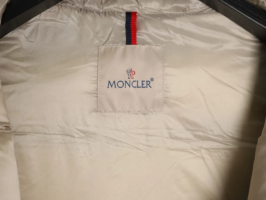 Moncler 蒙口 Avoce 鱼骨束腰女款羽绒服