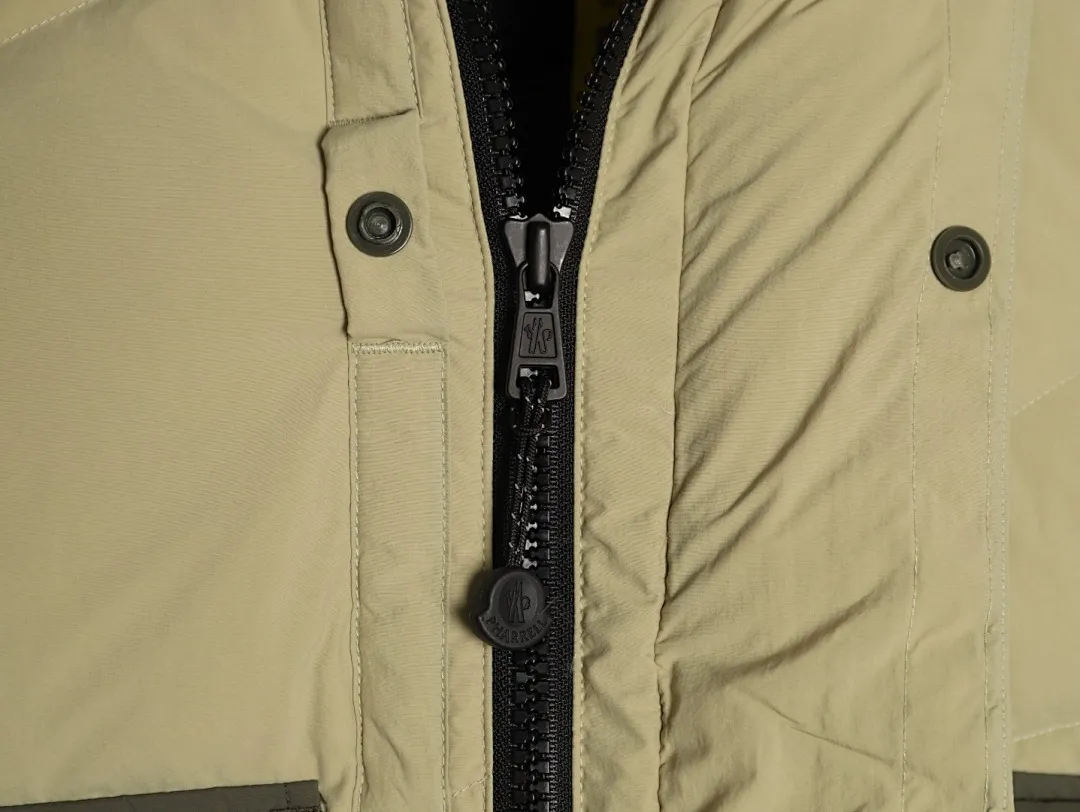 MONCLER GENIUSx菲董 联名款 FW23 拼接防水尼龙缝线连帽短款羽绒服