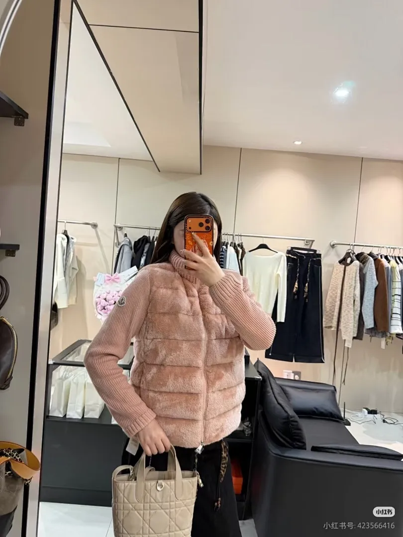 Moncler 蒙口女款羊羔毛拼接羽绒服